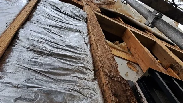 柱がシロアリに食われたらどうなる？早期発見と対策が家を守るカギ