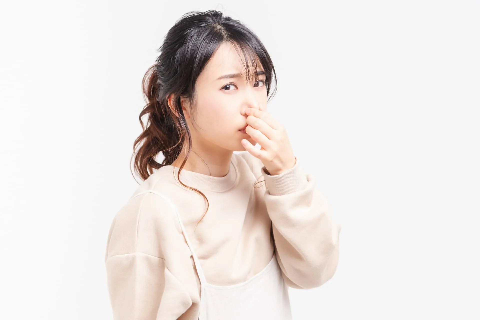 ネズミはどんな臭いがする?異臭から分かる被害のサインを解説します